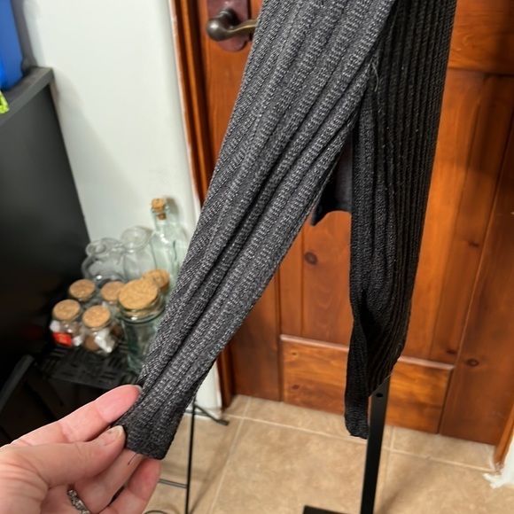 NORMA ALLEN Pullover Ribbed Knit Top Gray Sleeveless Cowl Neck Size Small - Picture 3 of 4